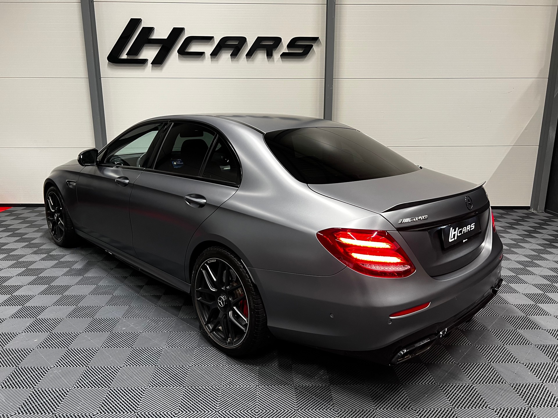 MERCEDES-BENZ E 63 S AMG 4matic+-image-2