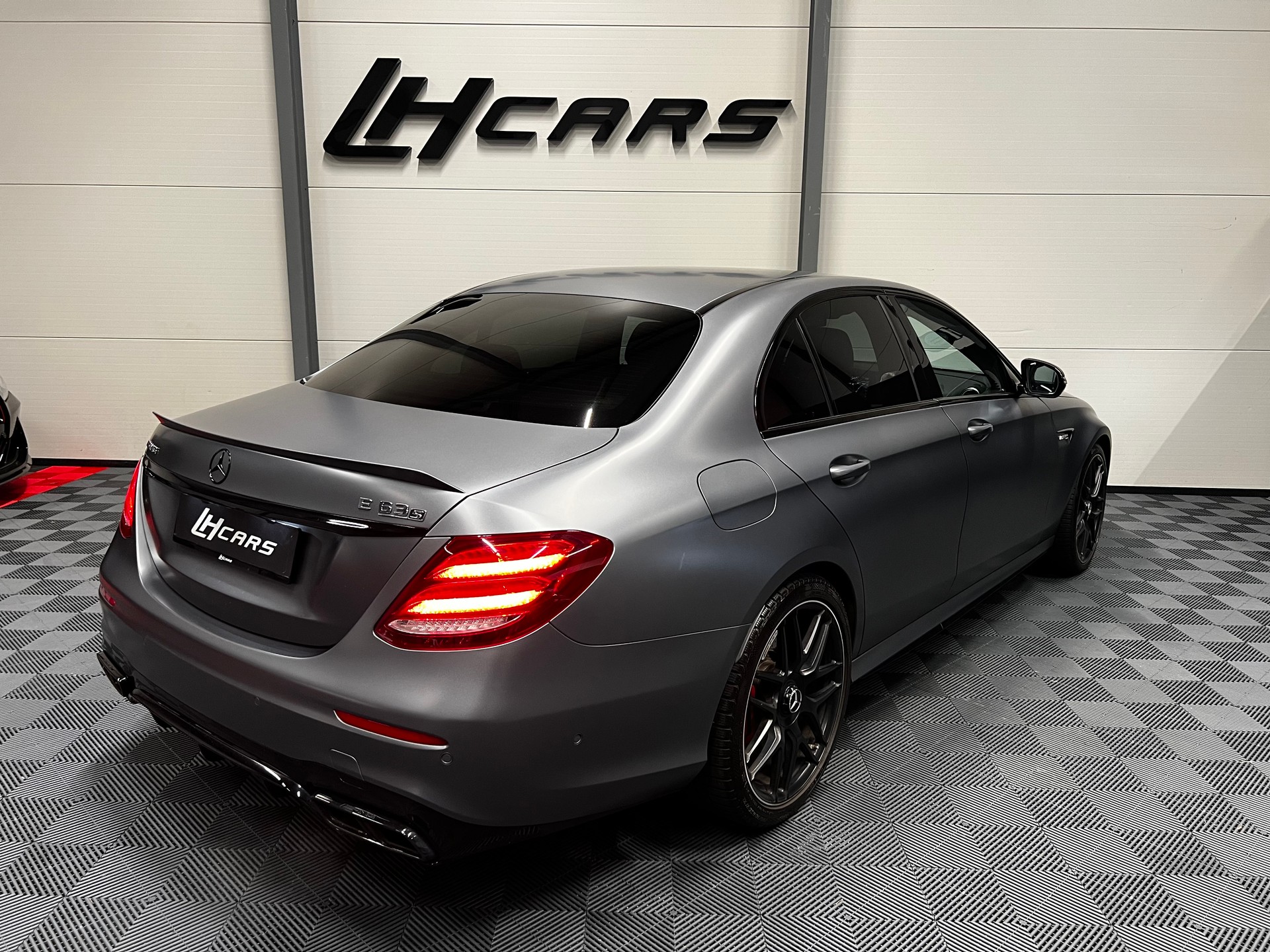 MERCEDES-BENZ E 63 S AMG 4matic+-image-3