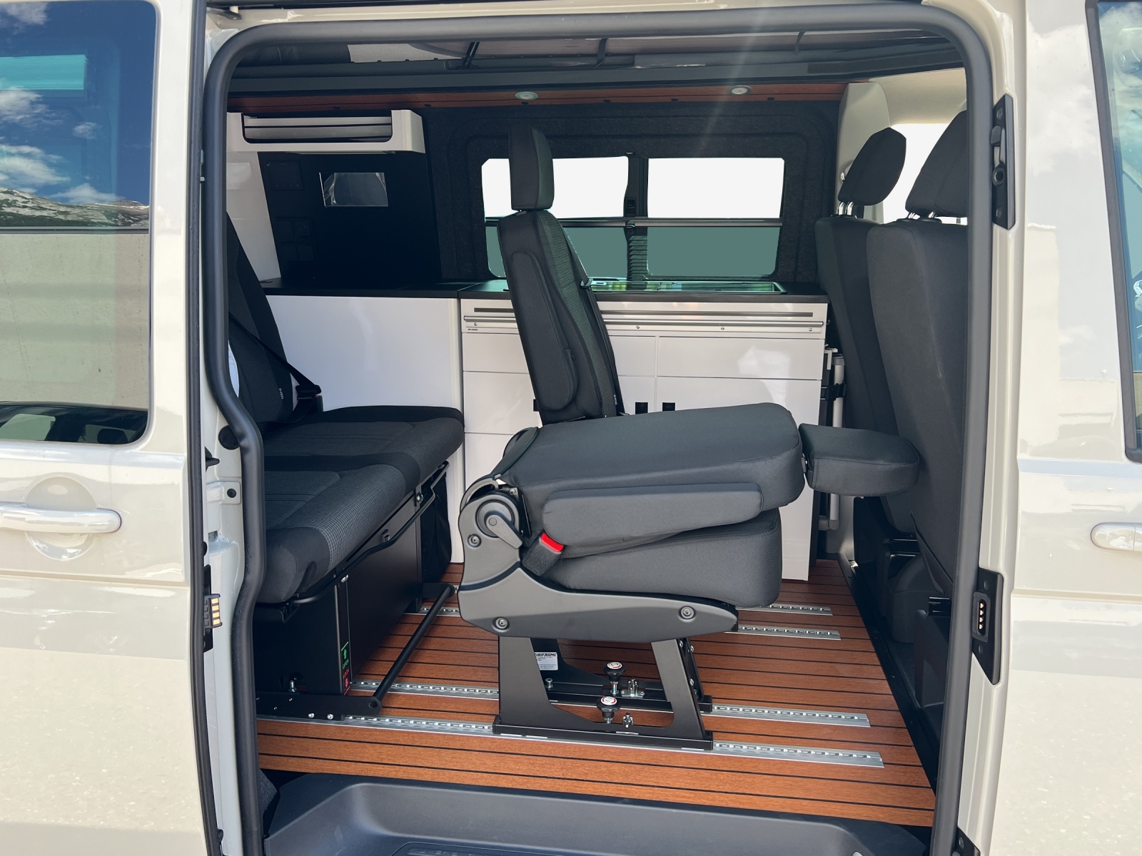 VW ENVIA Camper 2.0TDi 4motion DSG-image-11
