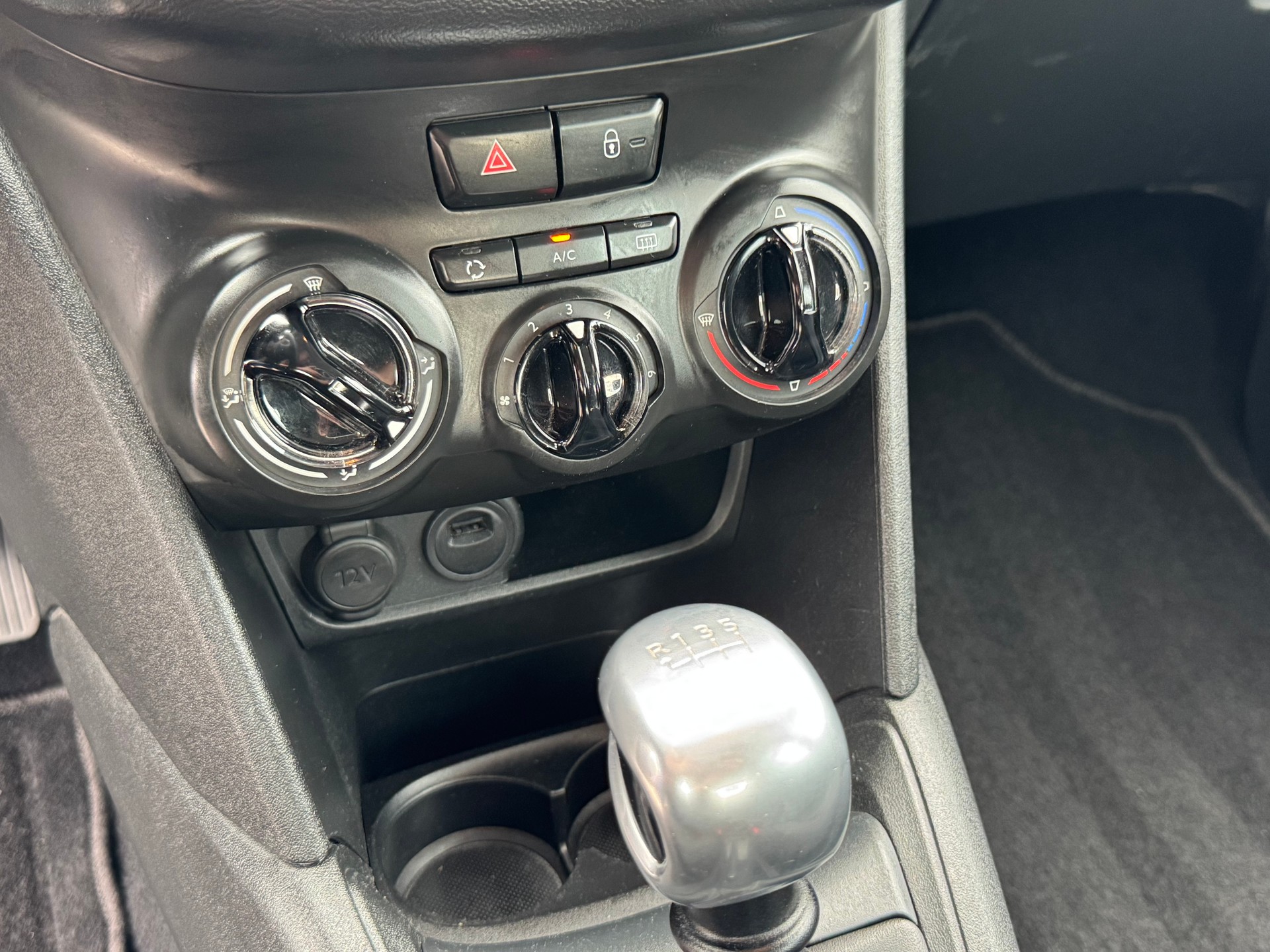 PEUGEOT 208 1.5 BlueHDi Active-image-8