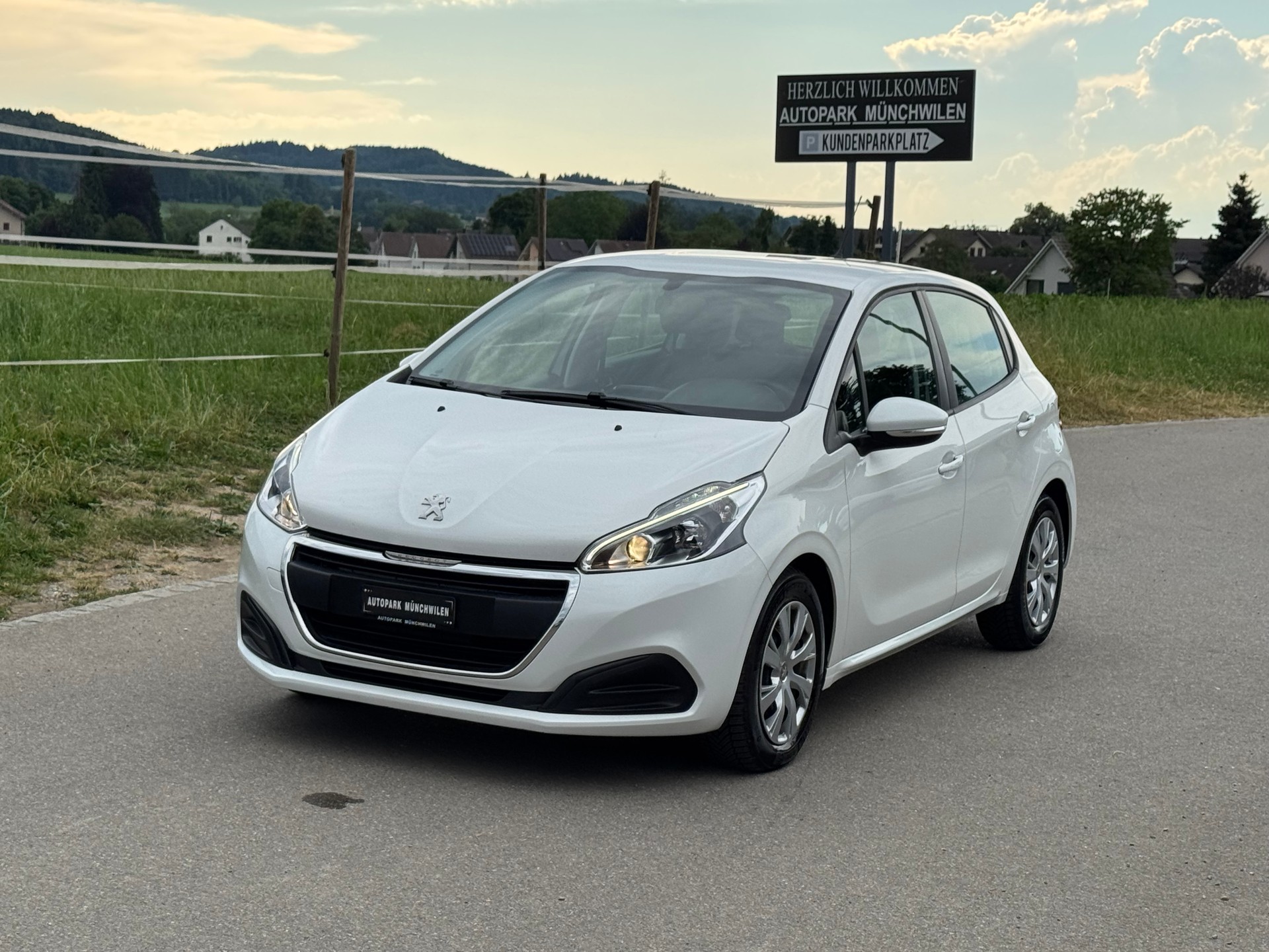 PEUGEOT 208 1.5 BlueHDi Active-image-0