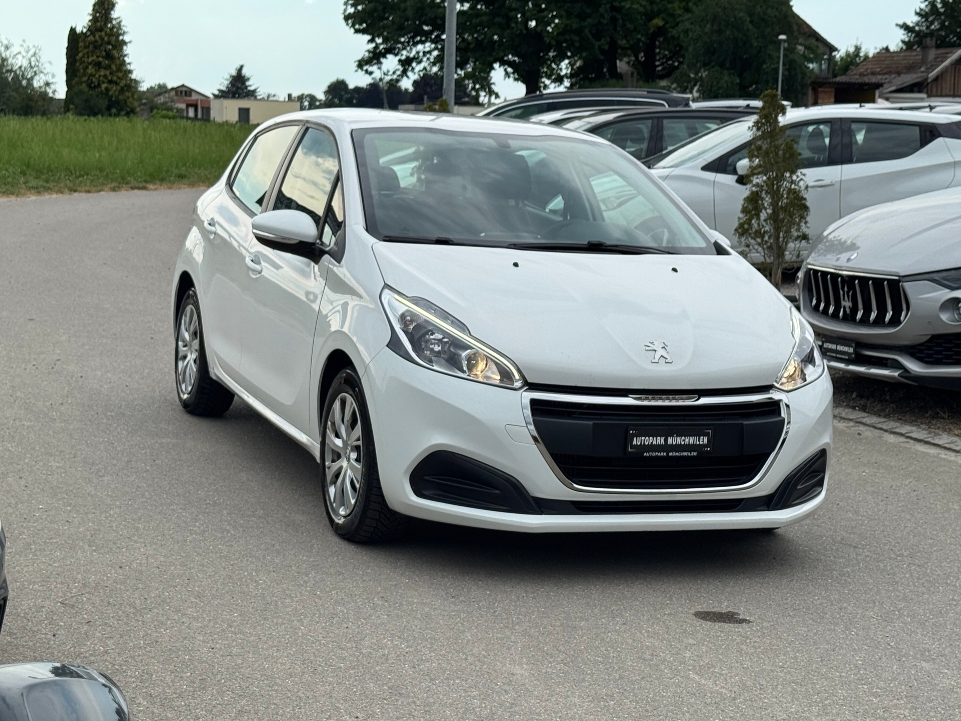 PEUGEOT 208 1.5 BlueHDi Active-image-1