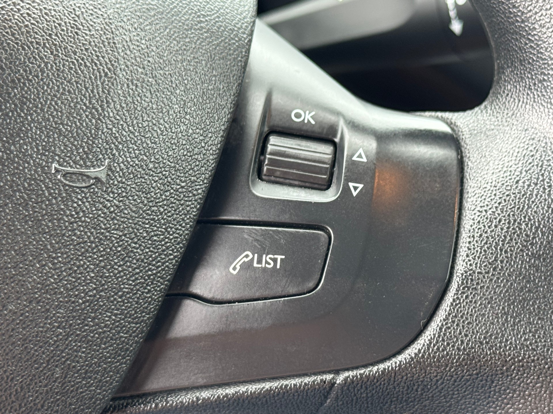 PEUGEOT 208 1.5 BlueHDi Active-image-12