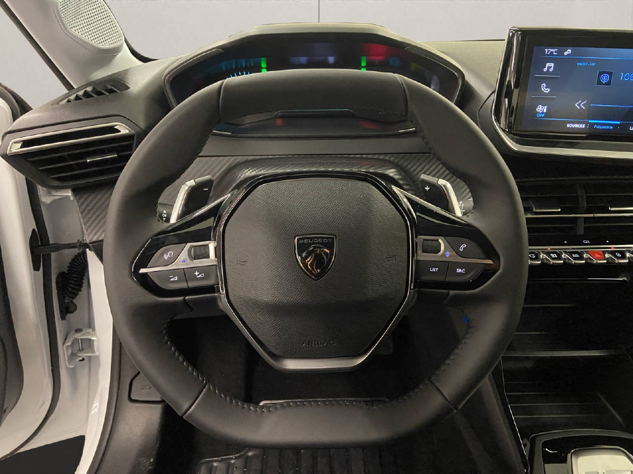 PEUGEOT 208 1.2 Hybrid Style-image-6