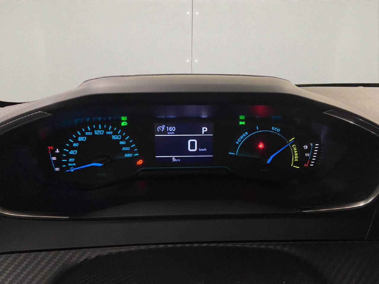 PEUGEOT 208 1.2 Hybrid Style-image-9