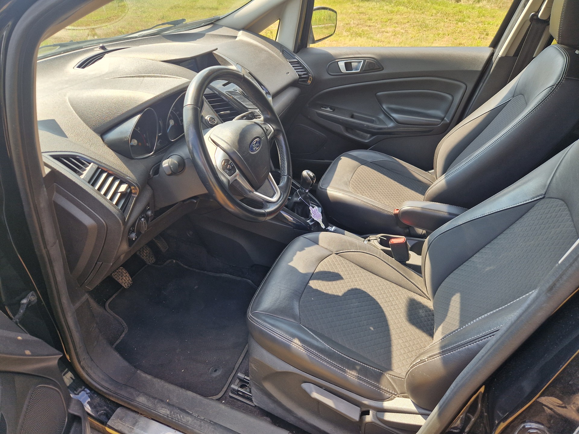 FORD EcoSport 1.0 SCTi Titanium-image-6