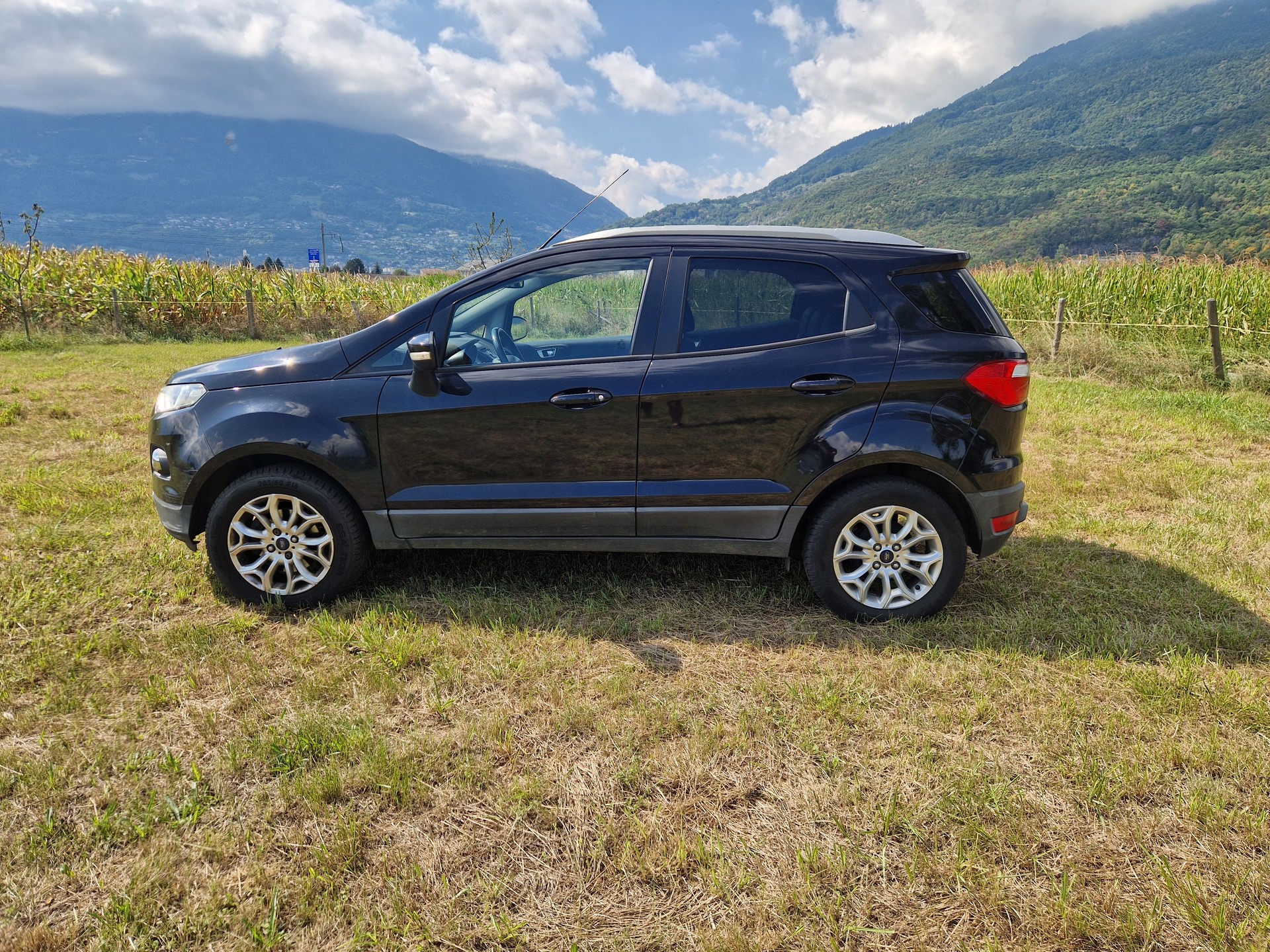 FORD EcoSport 1.0 SCTi Titanium-image-2
