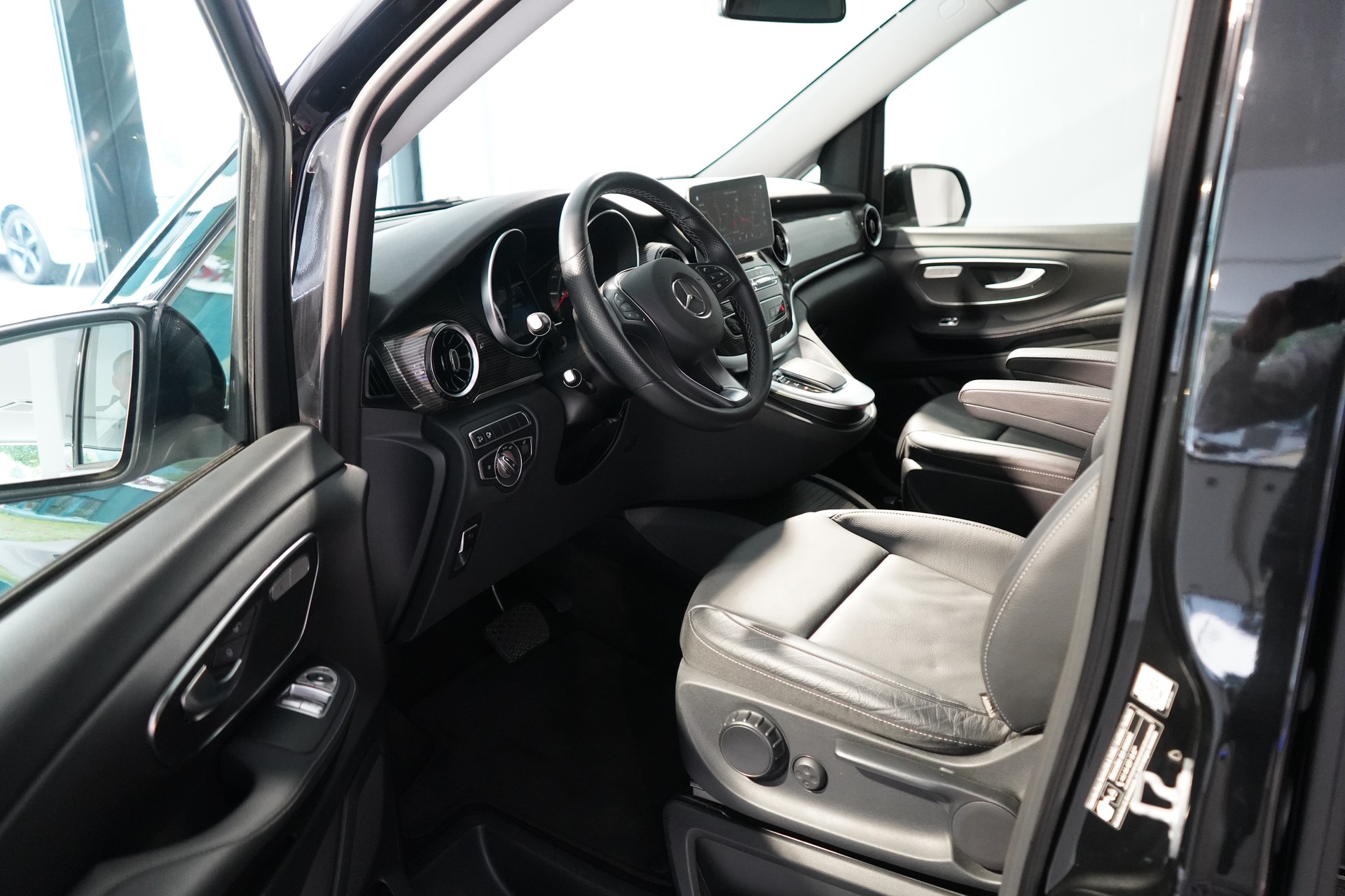 MERCEDES-BENZ V 250 d Avantgarde L 4M-image-13
