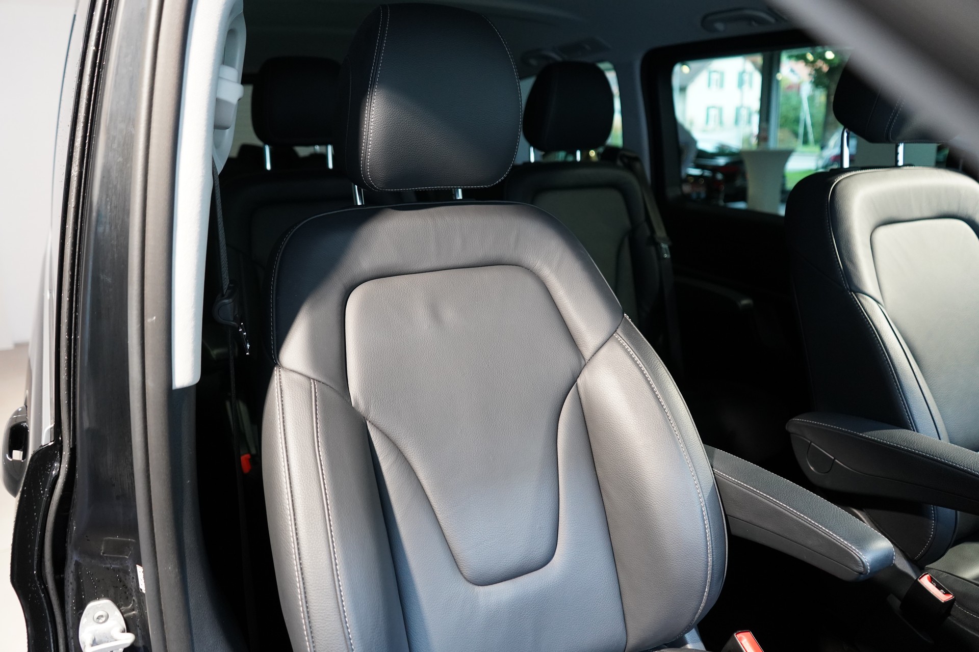 MERCEDES-BENZ V 250 d Avantgarde L 4M-image-6