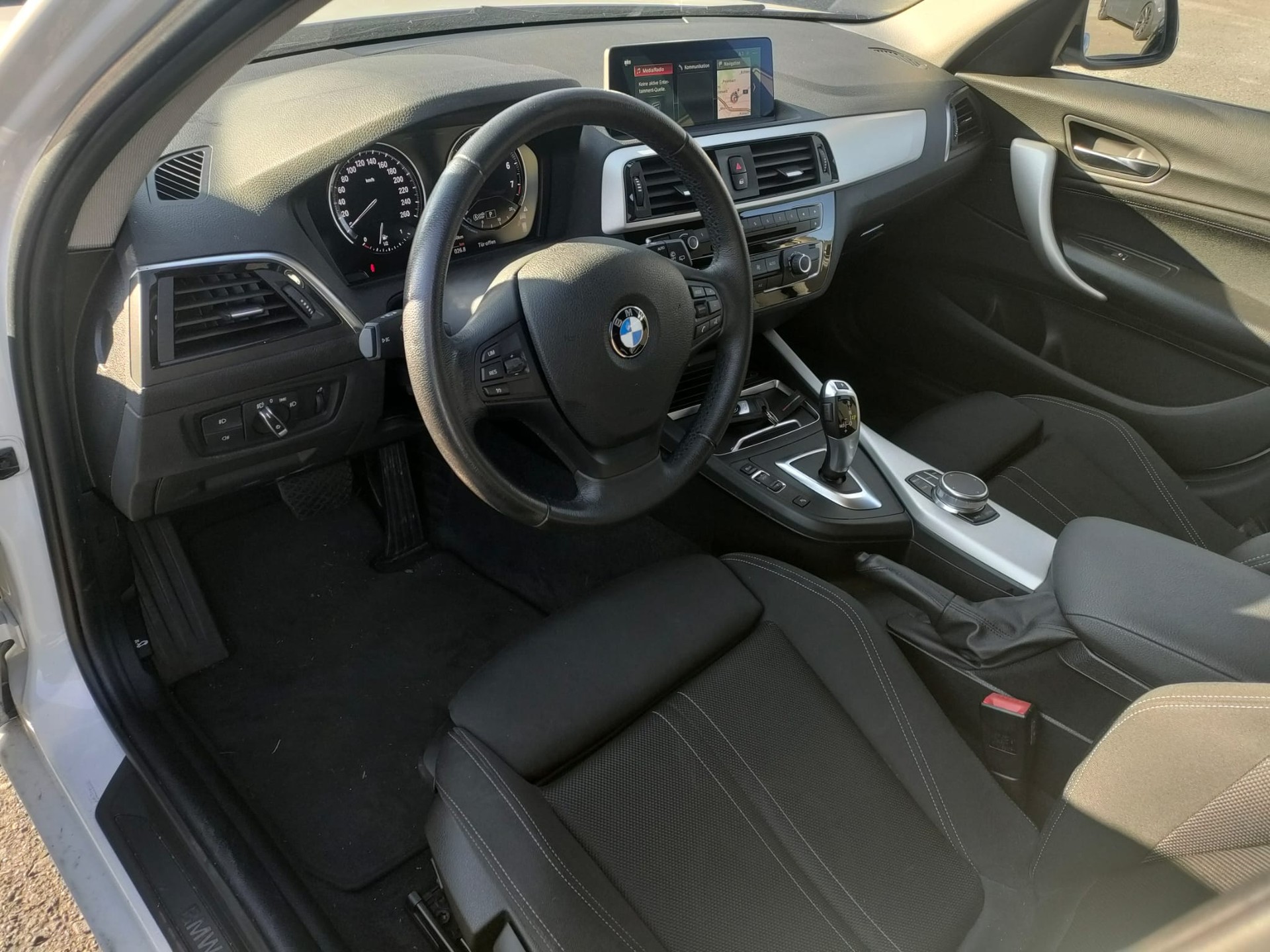 BMW 118i Edition Sport Line Steptronic-image-4