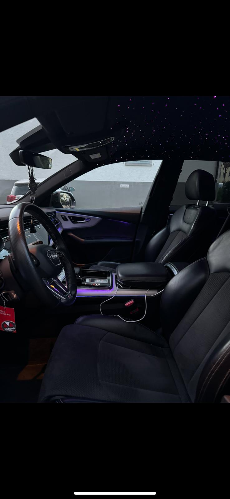 AUDI Q8-image-4