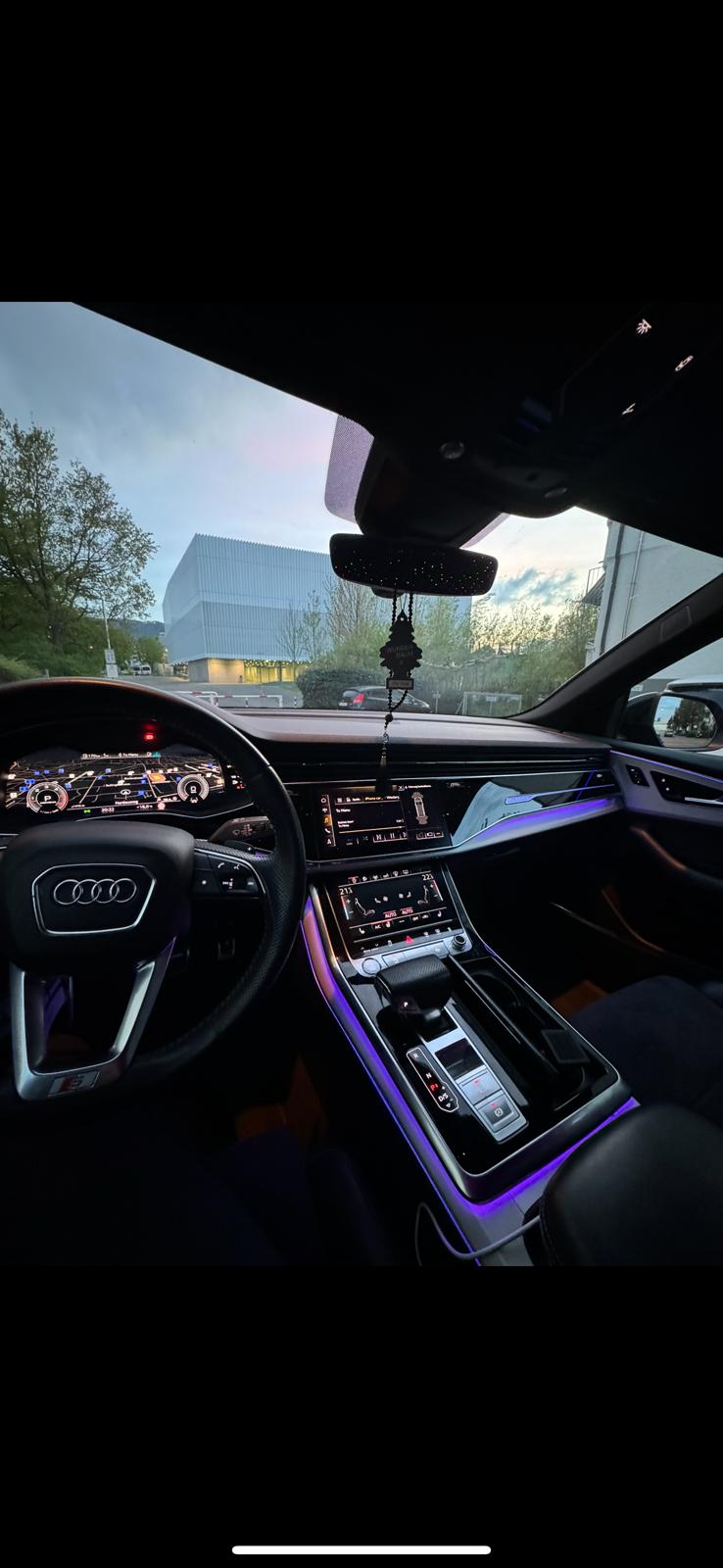 AUDI Q8-image-3