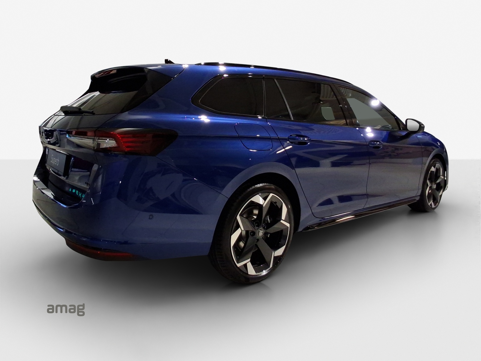 SKODA Superb Combi 2.0 TSI Sportline 4x4 DSG-image-4