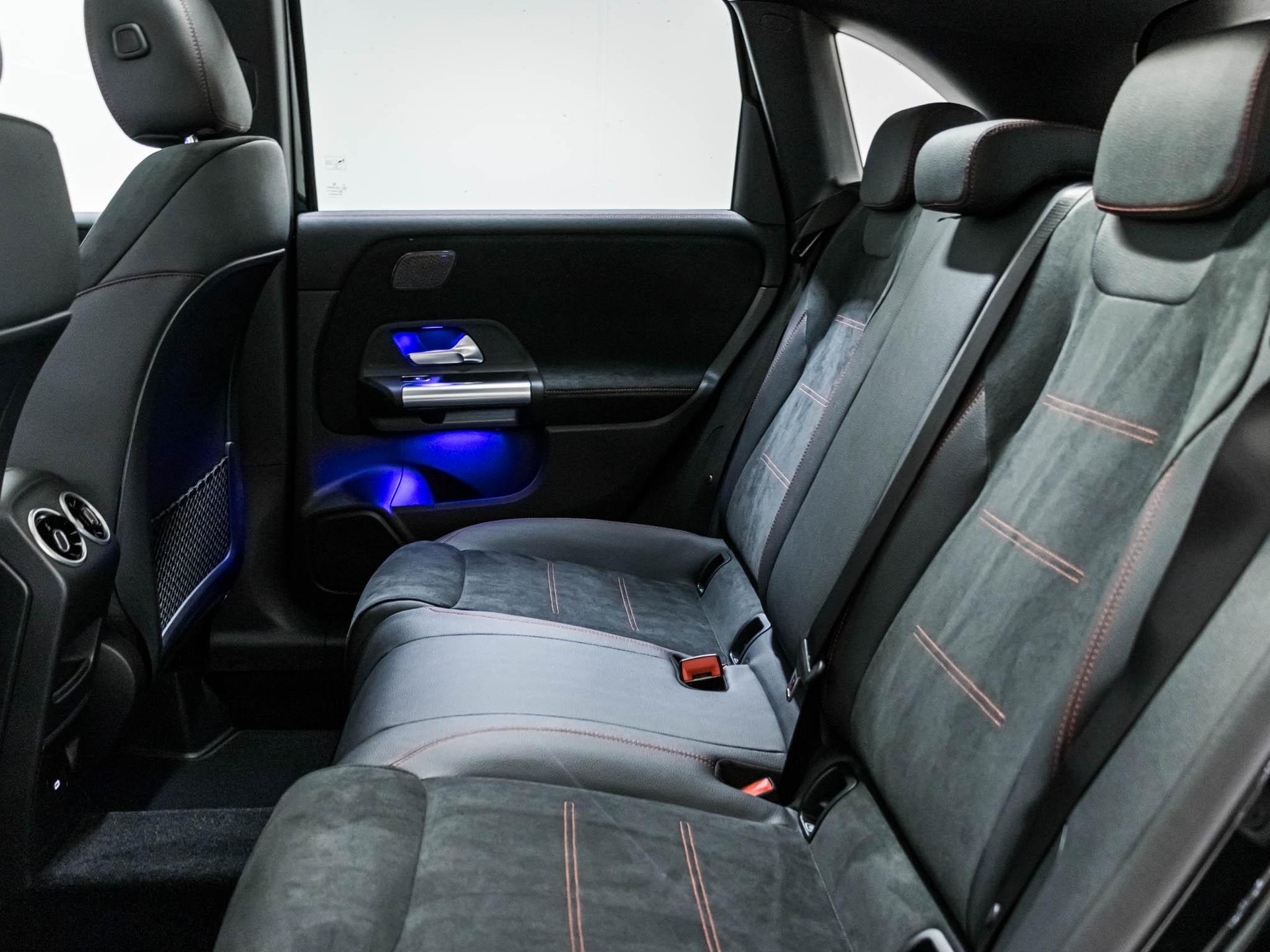 MERCEDES-BENZ B 250 4MATIC-image-7