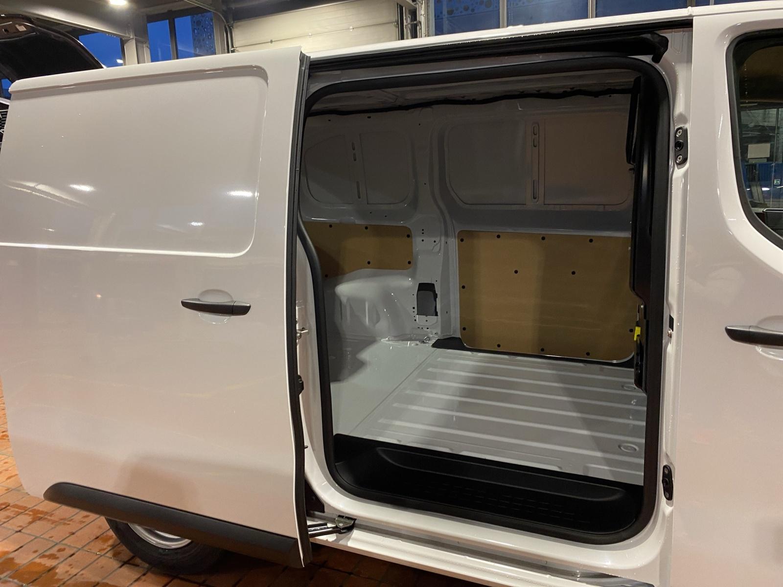 TOYOTA PROACE Van L1 1.5 D Active-image-8