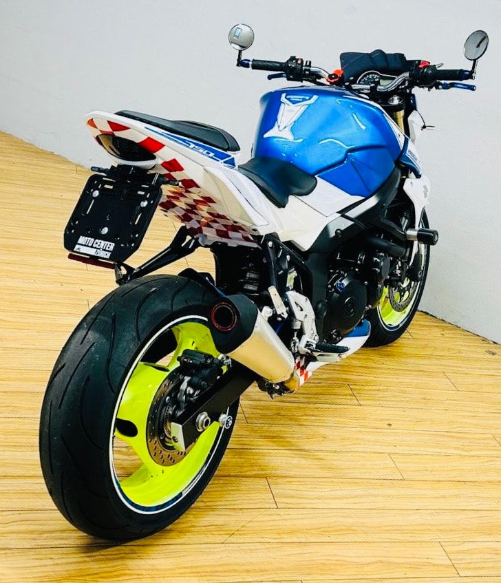 SUZUKI GSR 750 ABS-showroom-element-2