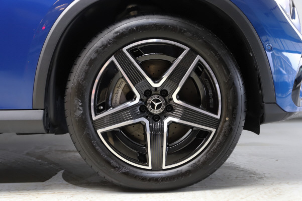 MERCEDES-BENZ GLC 300 4M AMG Line-image-12