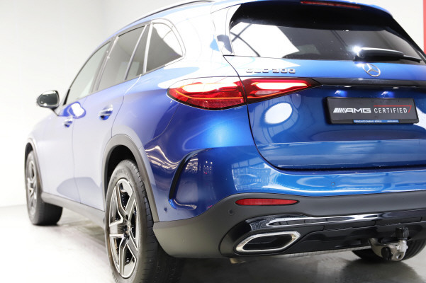 MERCEDES-BENZ GLC 300 4M AMG Line-image-3