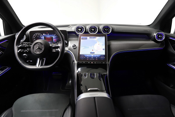 MERCEDES-BENZ GLC 300 4M AMG Line-image-9