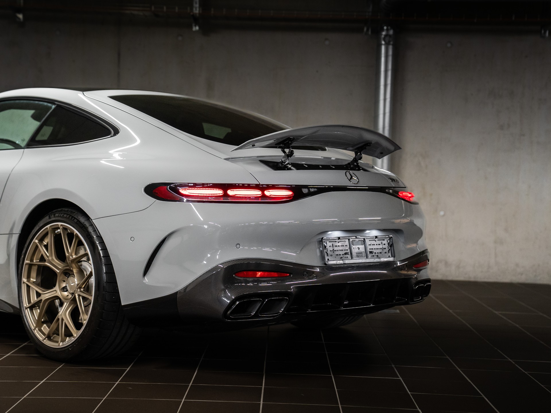 MERCEDES-BENZ AMG GT 63 4Matic+ Executive Edition-image-13