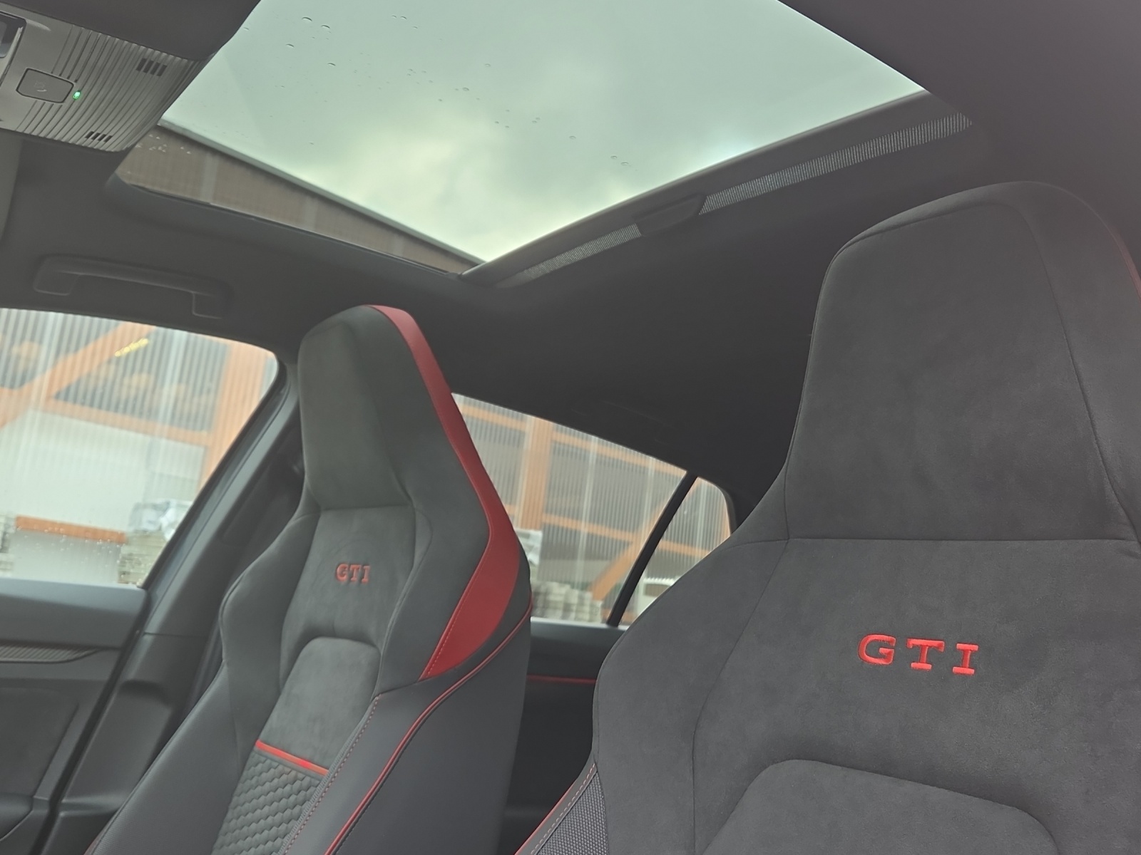 VW Golf 2.0 TSI GTI Clubsport DSG-image-10