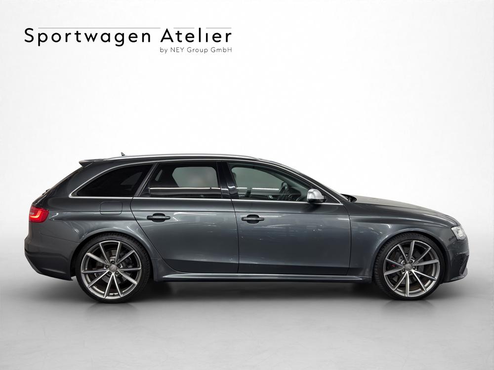 AUDI RS4 Avant 4.2 FSI V8 quattro S-tronic-image-5