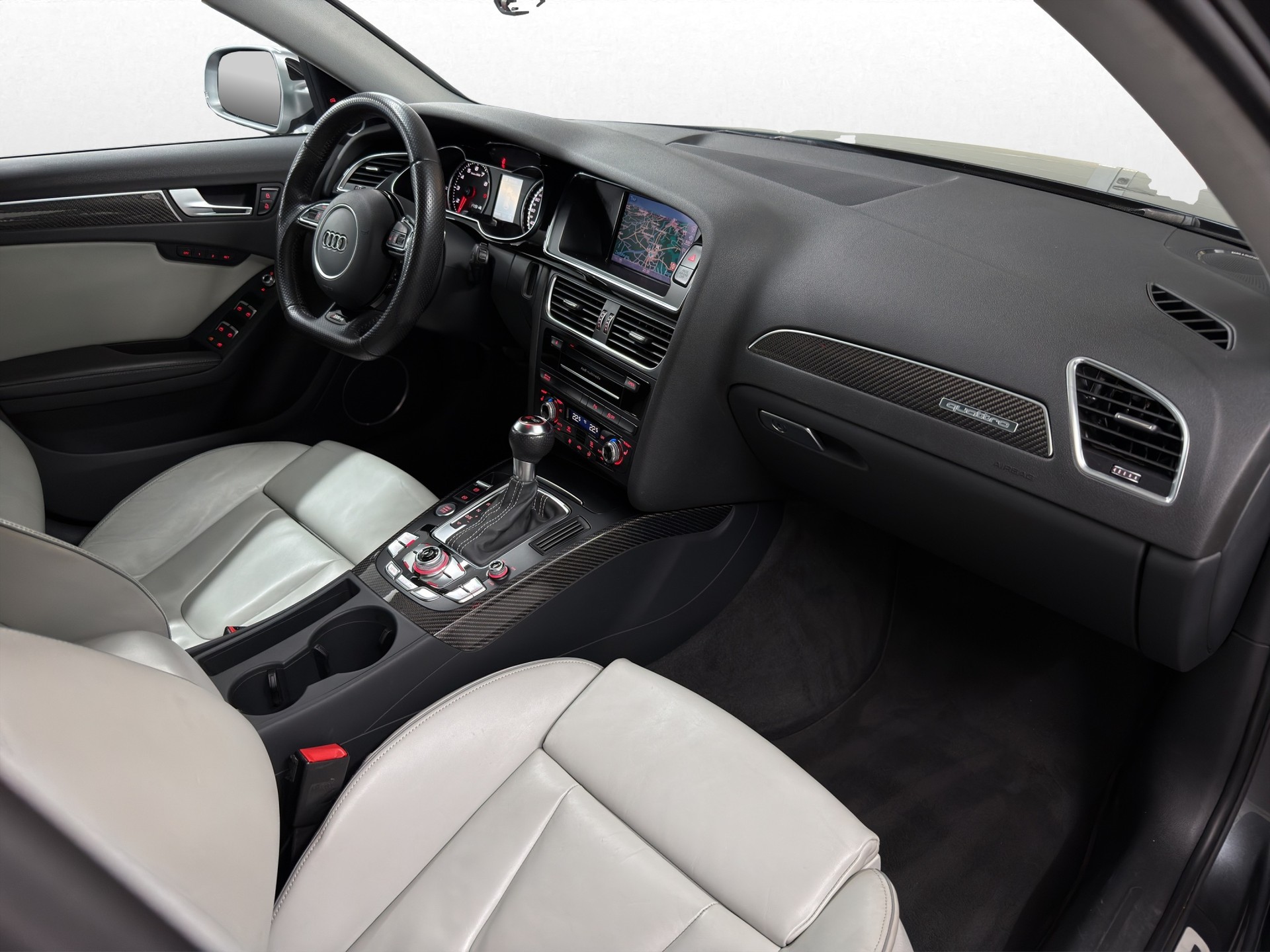 AUDI RS4 Avant 4.2 FSI V8 quattro S-tronic-image-22
