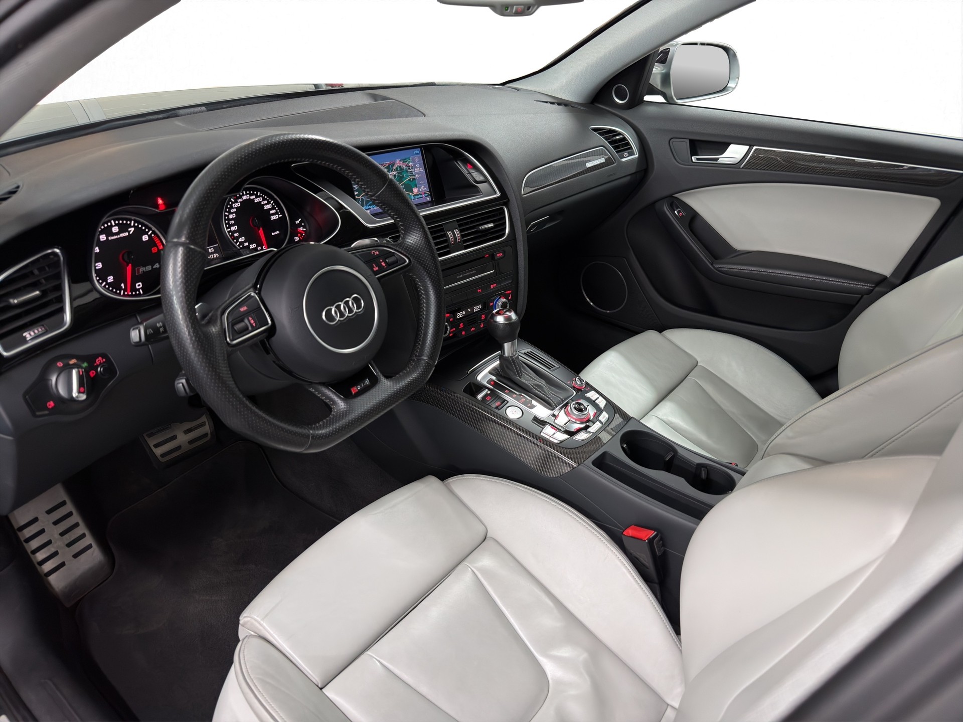 AUDI RS4 Avant 4.2 FSI V8 quattro S-tronic-image-17