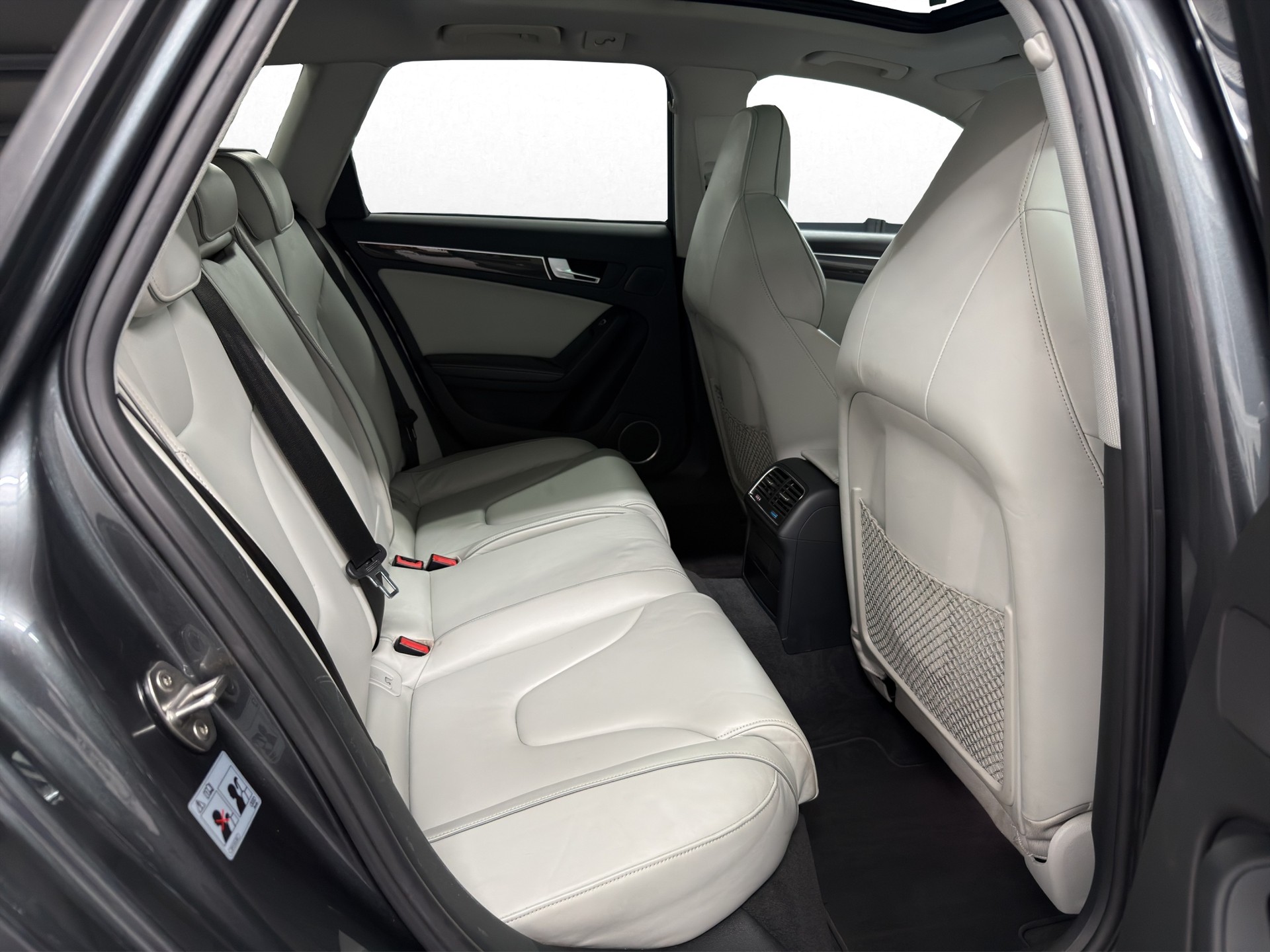 AUDI RS4 Avant 4.2 FSI V8 quattro S-tronic-image-21
