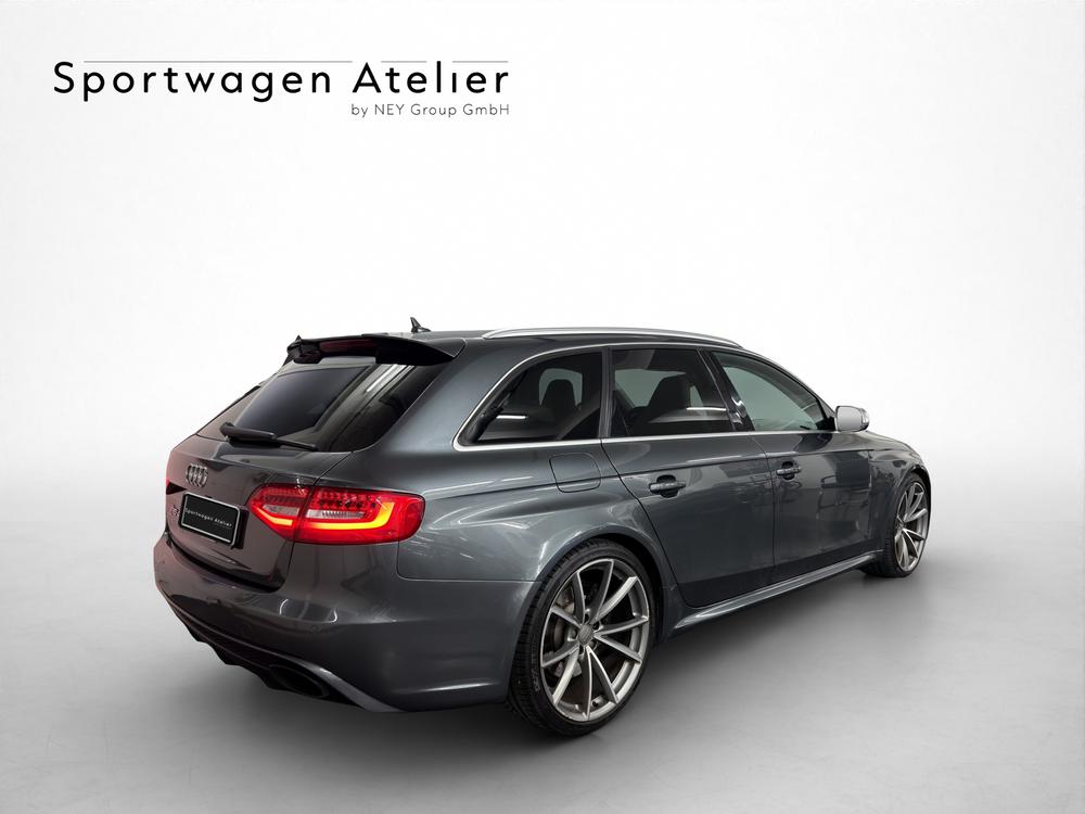 AUDI RS4 Avant 4.2 FSI V8 quattro S-tronic-image-4