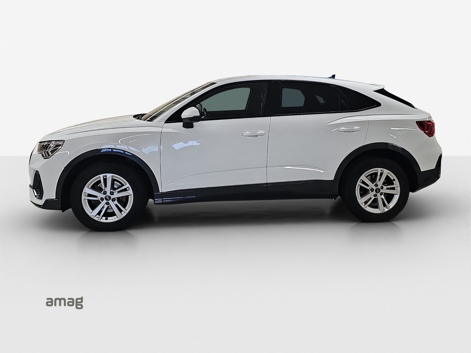 AUDI Q3 Sportback 35 TFSI Attraction S-tronic-image-1