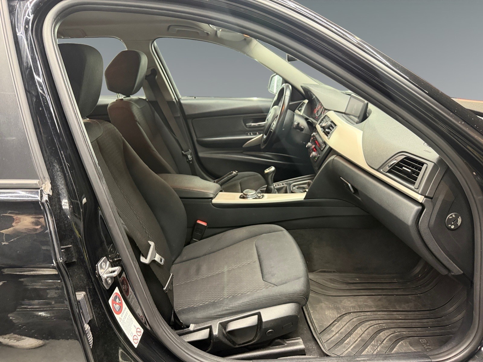 BMW 318d xDrive Touring *8- Fach* MIT MFK*AHK*-image-9