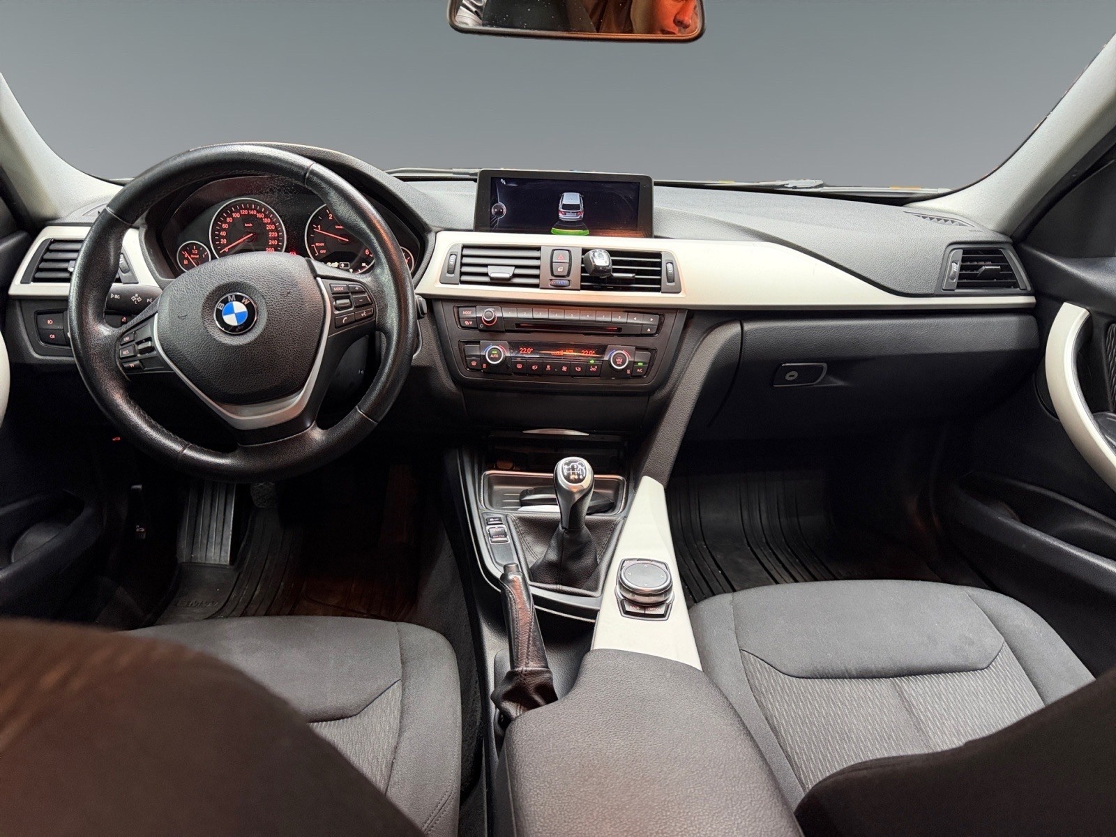 BMW 318d xDrive Touring *8- Fach* MIT MFK*AHK*-image-7