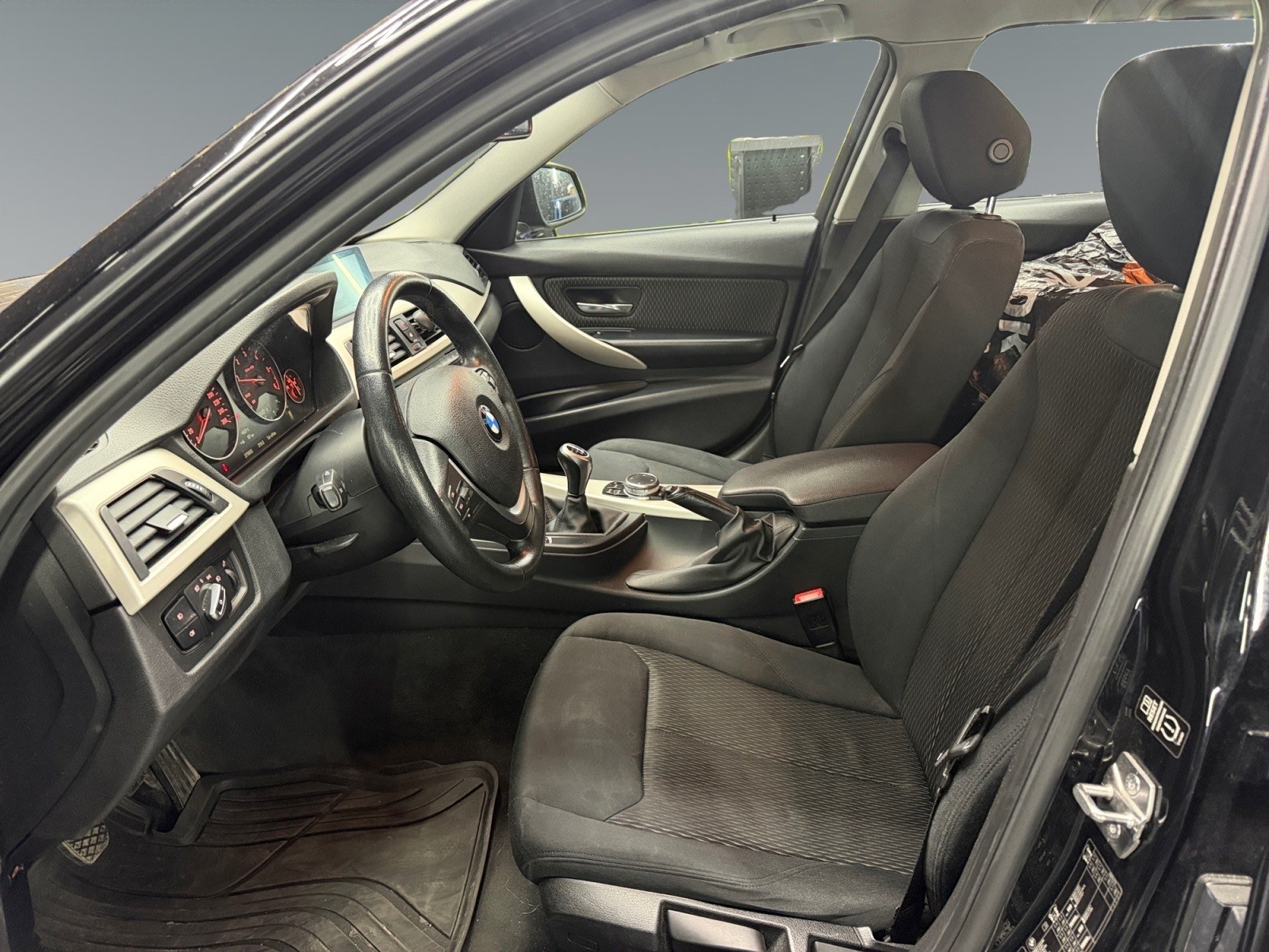 BMW 318d xDrive Touring *8- Fach* MIT MFK*AHK*-image-6
