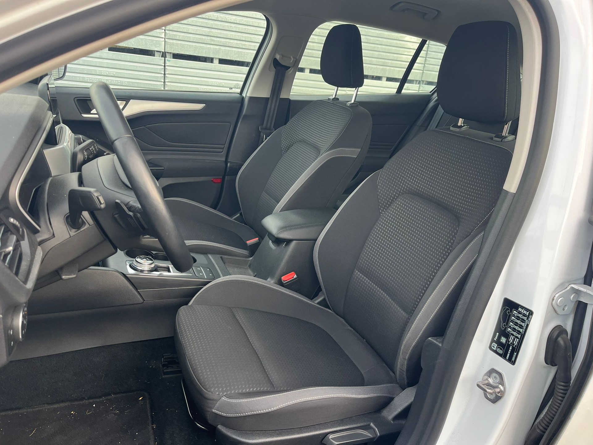 FORD Focus 1.5 TDCi Titanium Automatic-image-6