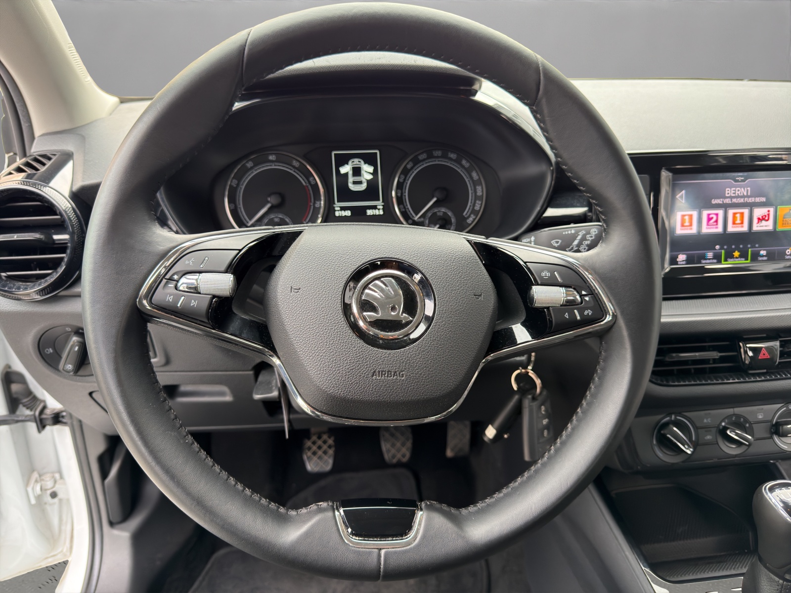 SKODA Fabia 1.0 MPI Active-image-9