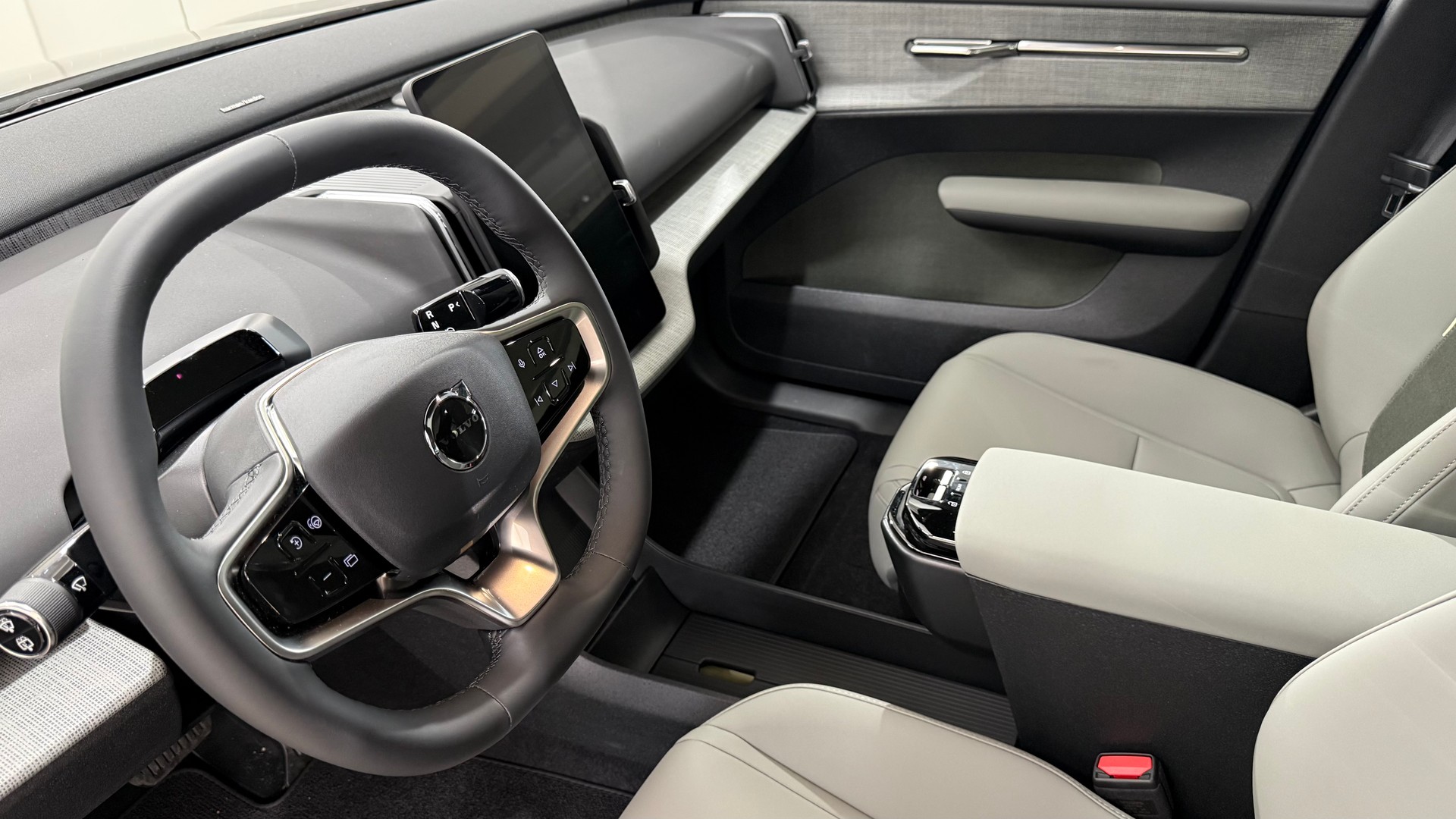 VOLVO EX 30 CC E60 Twin Performance A-showroom-element-3