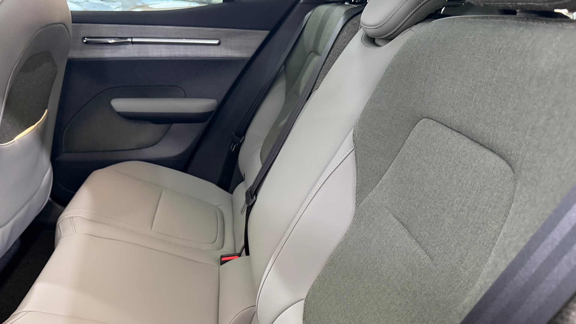 VOLVO EX 30 CC E60 Twin Performance A-image-5