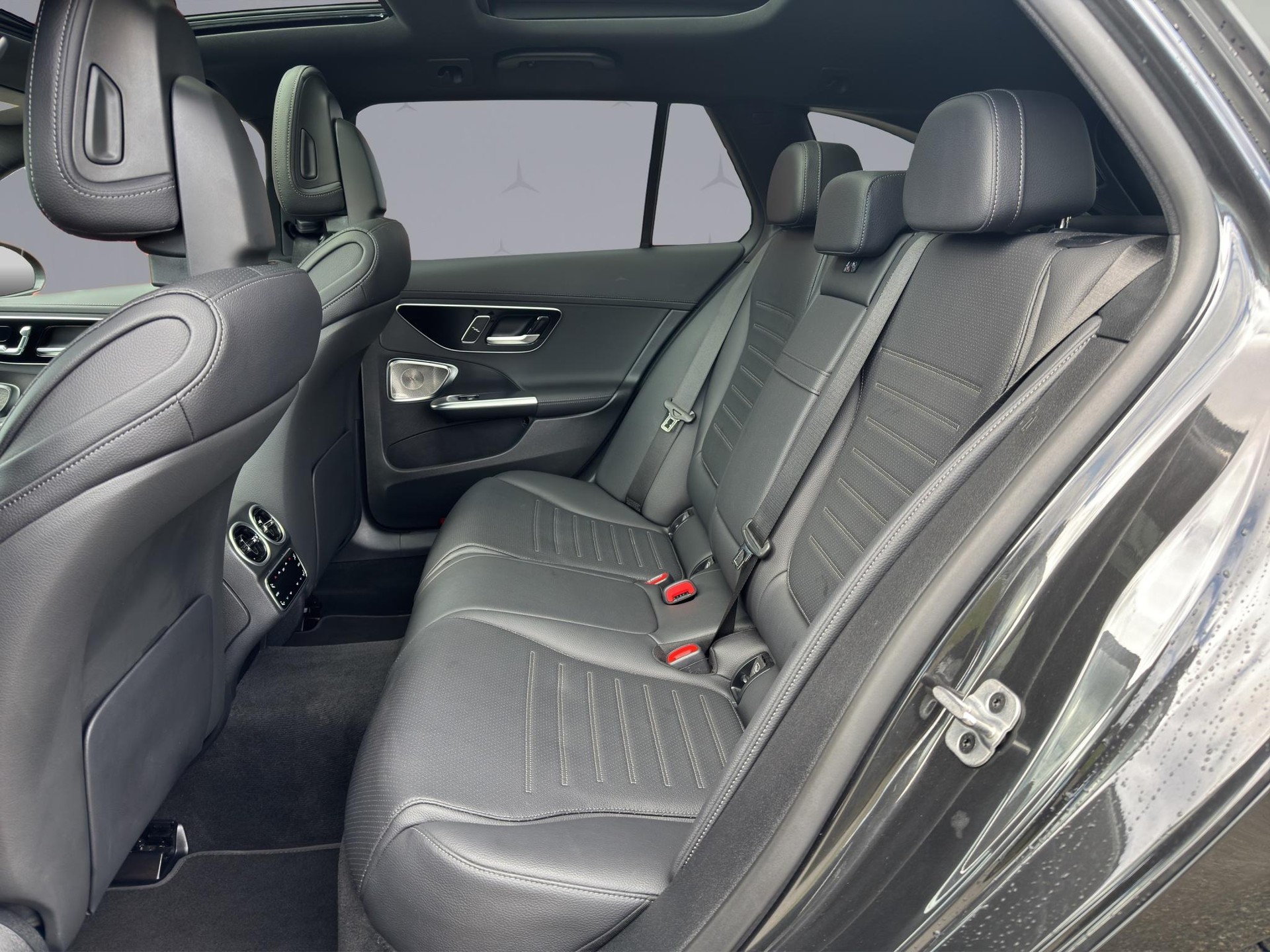 MERCEDES-BENZ C 300 de AMG Line 4matic Kombi-image-11