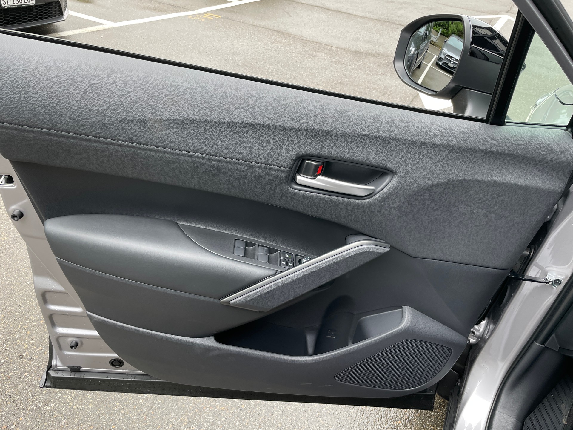 TOYOTA Corolla Cross 2.0 Premium e-CVT AWD (New Modell 2026)-image-8