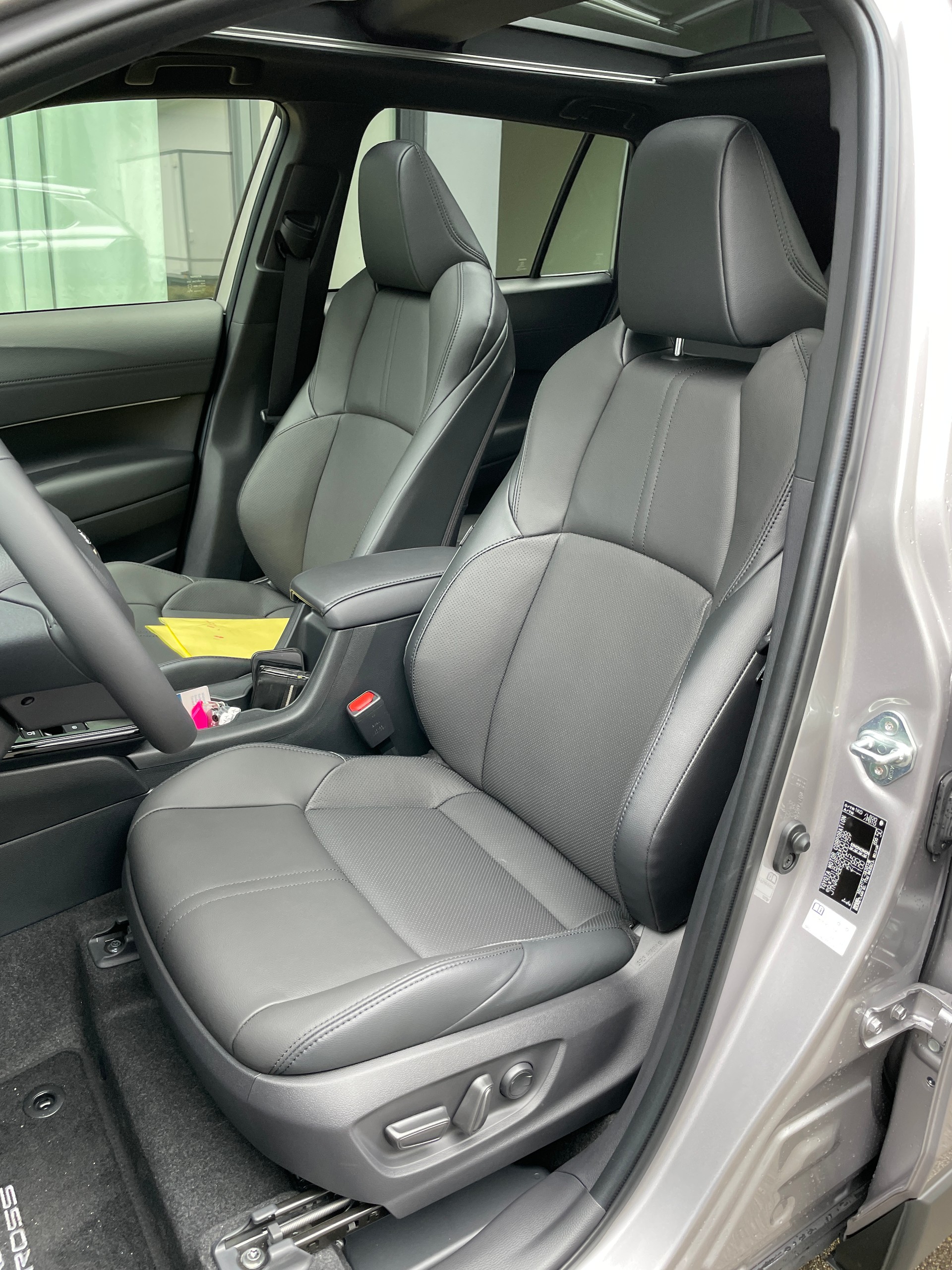 TOYOTA Corolla Cross 2.0 Premium e-CVT AWD (New Modell 2026)-image-12