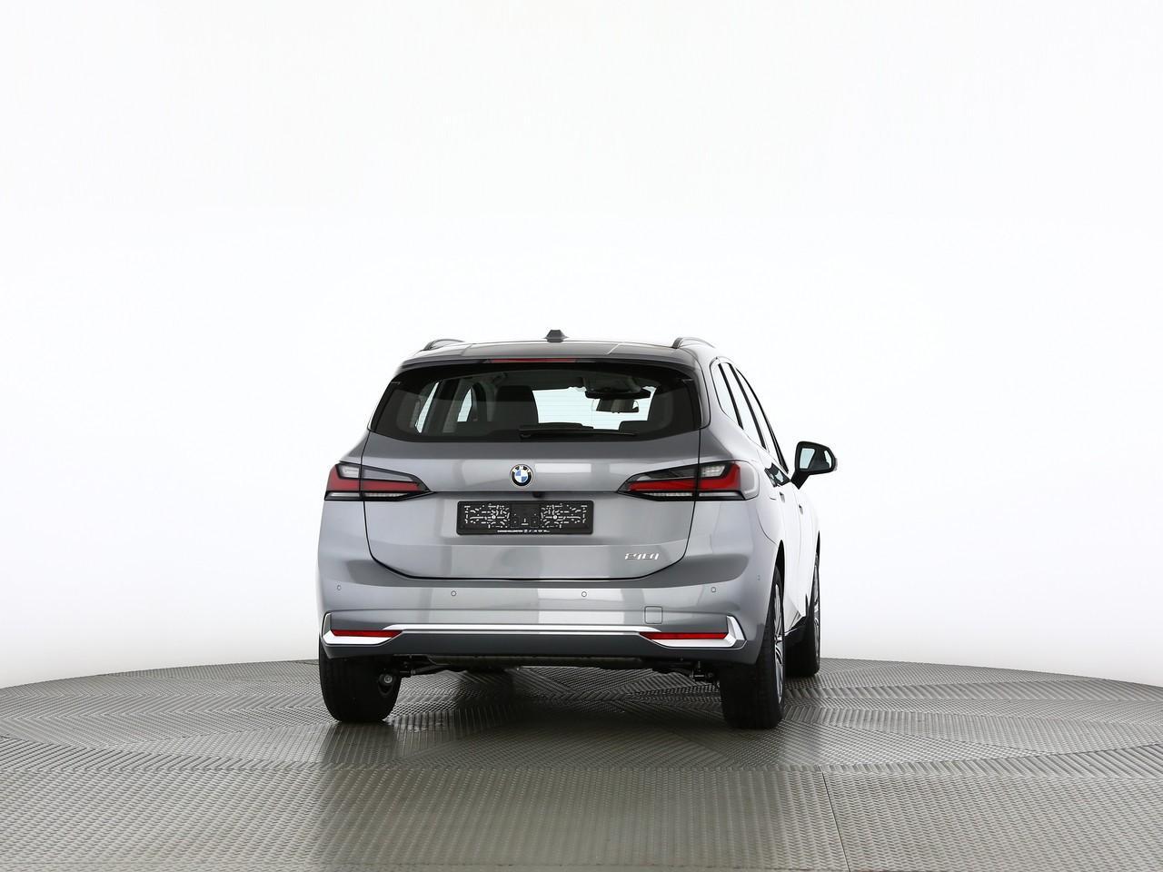 BMW 218i Active Tourer-image-10