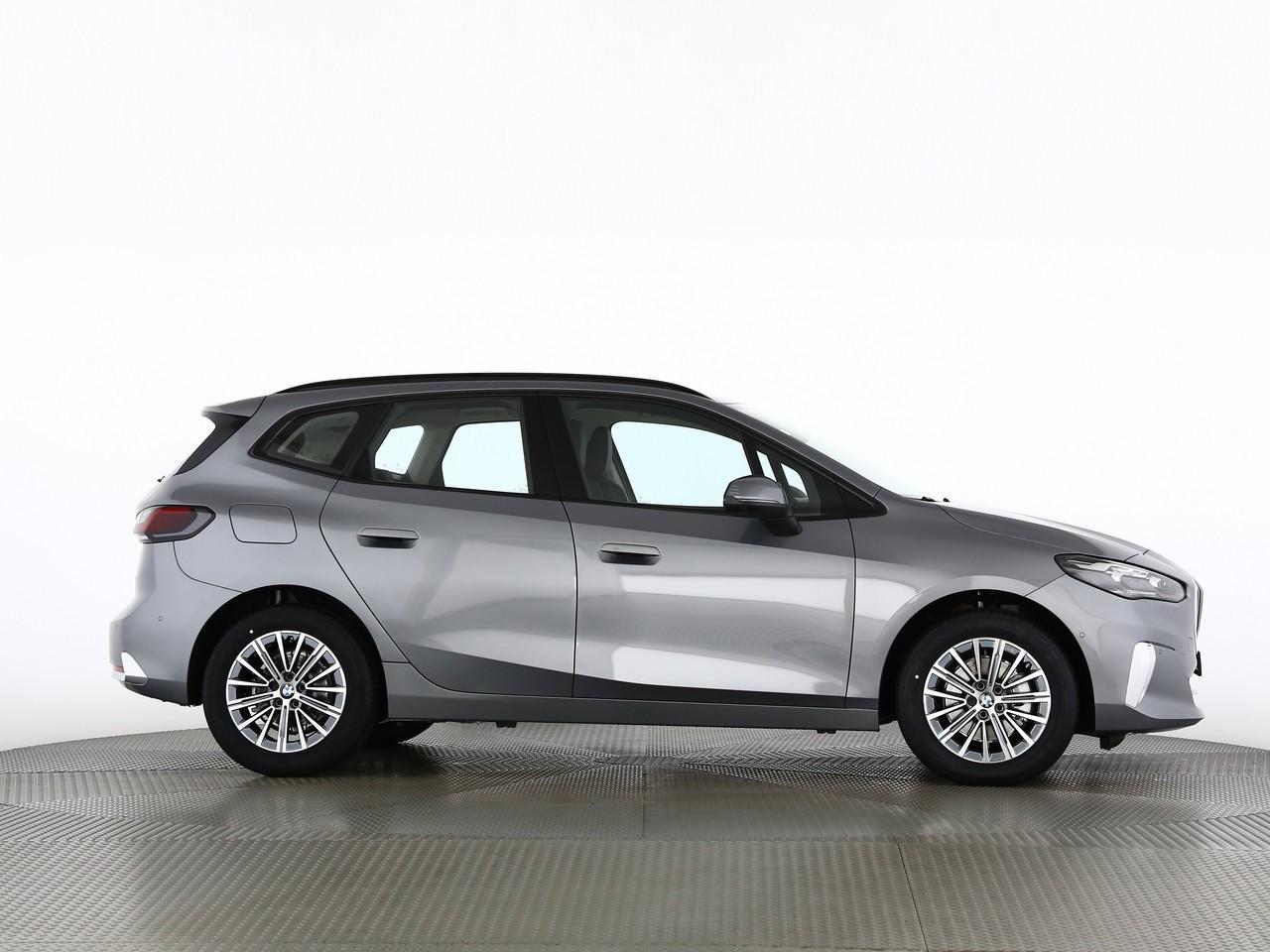 BMW 218i Active Tourer-image-14