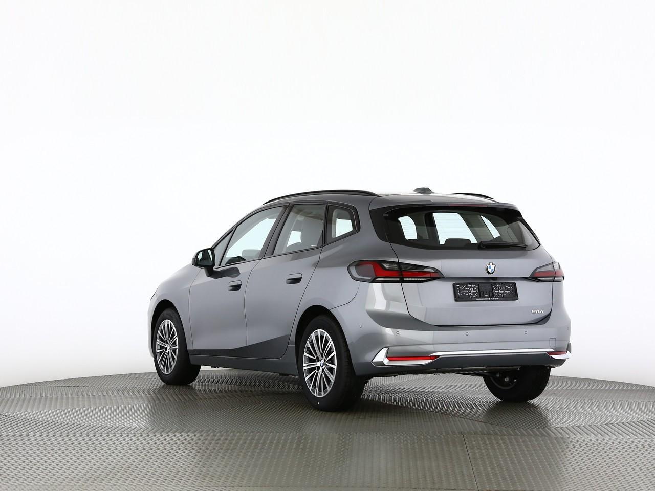 BMW 218i Active Tourer-image-8
