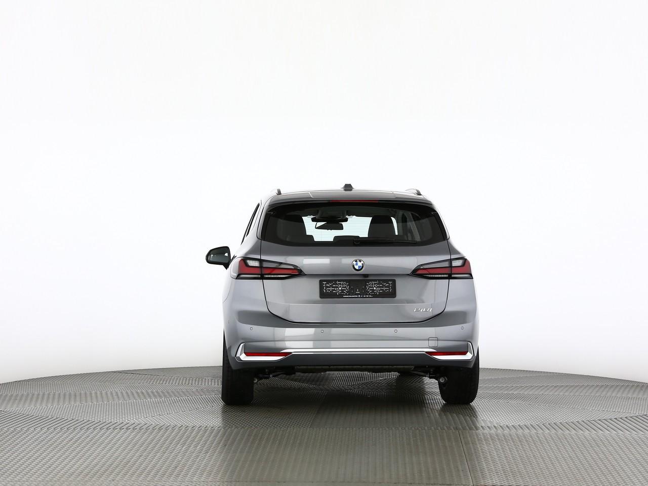 BMW 218i Active Tourer-image-9