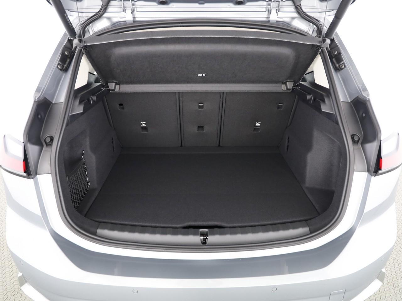 BMW 218i Active Tourer-image-23