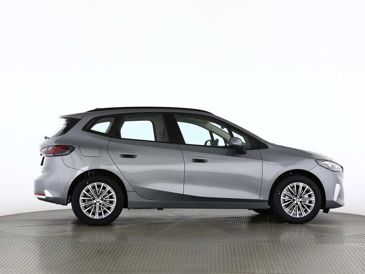 BMW 218i Active Tourer-image-17
