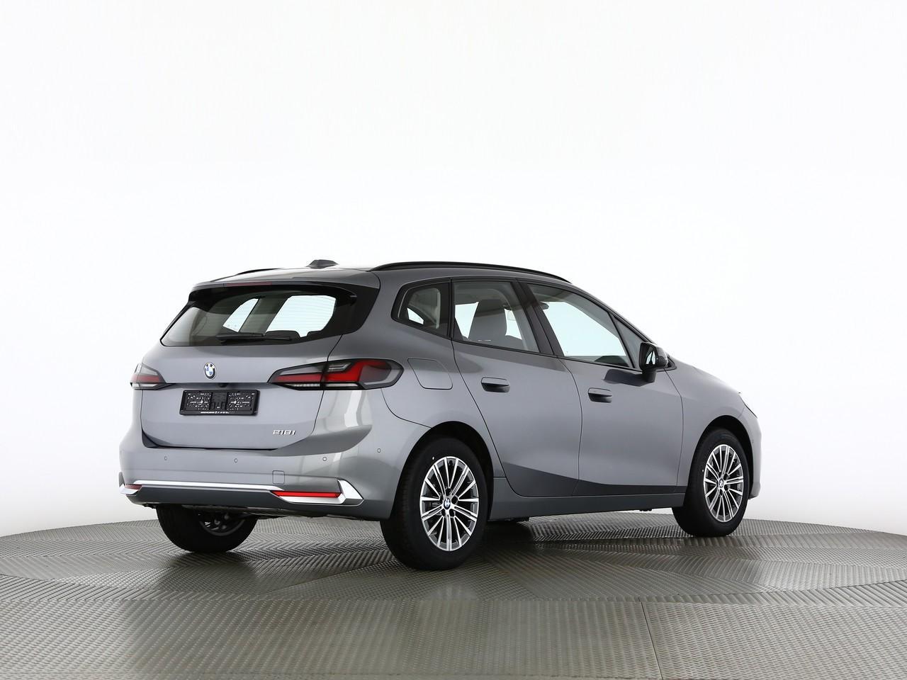 BMW 218i Active Tourer-image-12
