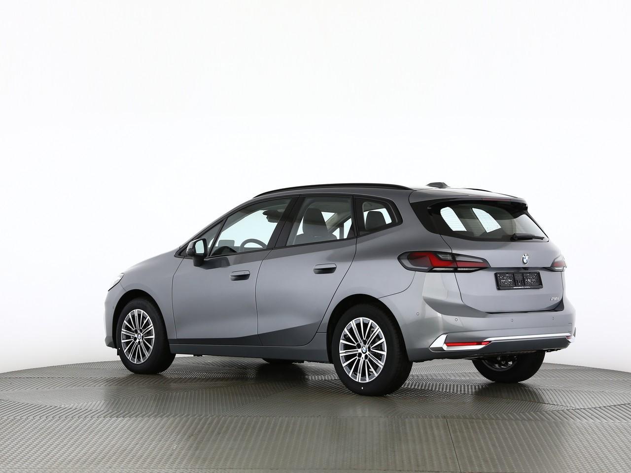BMW 218i Active Tourer-image-7