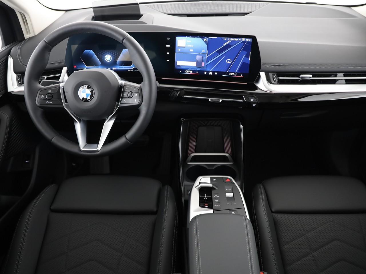 BMW 218i Active Tourer-image-25